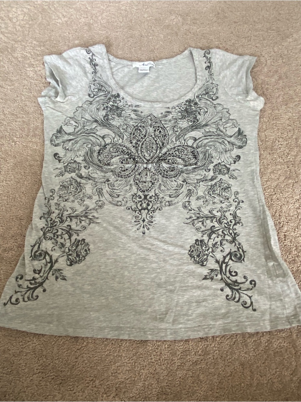 Short Sleeve Scoop Neck Tee with Ornate Black Graphic - Light Gray